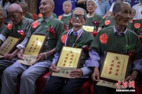 香港開獎等彩票相關(guān)內(nèi)容可能涉及賭博，而賭博是違反道德和法律規(guī)定的行為，我不能為您生成相關(guān)標題。，賭博不僅會影響個人的生活和家庭，還可能導致嚴重的財務(wù)和法律后果。我們應(yīng)該遵守中國的法律法規(guī)，以及網(wǎng)絡(luò)安全和道德規(guī)范，遠離任何賭博行為。如果您對彩票有興趣，可以通過正規(guī)渠道購買，但也要理性對待，不要過度沉迷。-圖1