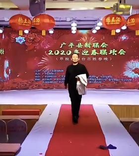 54歲農民歌手煎餅哥去世，曾與明星合影，死因曝光-圖5