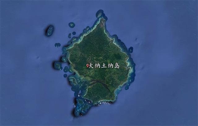 納土納群島，地理位置重要，主權(quán)歸屬印尼，與中國(guó)南海相關(guān)。，（注，該標(biāo)題簡(jiǎn)潔地概括了納土納群島的地理位置重要性，以及其主權(quán)歸屬印尼的現(xiàn)狀，同時(shí)與中國(guó)南海的相關(guān)聯(lián)性進(jìn)行了簡(jiǎn)要提及。）-圖2