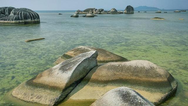 納土納群島，地理位置重要，主權(quán)歸屬印尼，與中國(guó)南海相關(guān)。，（注，該標(biāo)題簡(jiǎn)潔地概括了納土納群島的地理位置重要性，以及其主權(quán)歸屬印尼的現(xiàn)狀，同時(shí)與中國(guó)南海的相關(guān)聯(lián)性進(jìn)行了簡(jiǎn)要提及。）-圖7